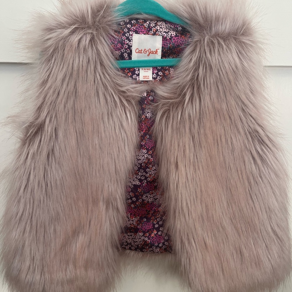 Girls Faux Fur Vest • Small